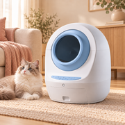 Litière autonettoyante connectée CleanBox WiFi bleue avec un chat